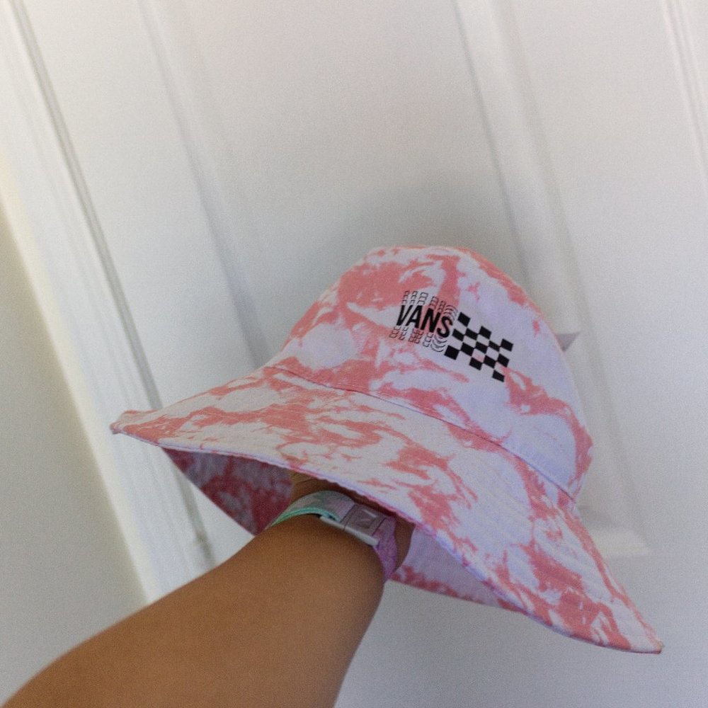 Vans pink tie dye bucket hat